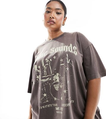 ASOS DESIGN Curve boyfriend fit t-shirt with sonic sounds 70s studded graphic in washed brown
