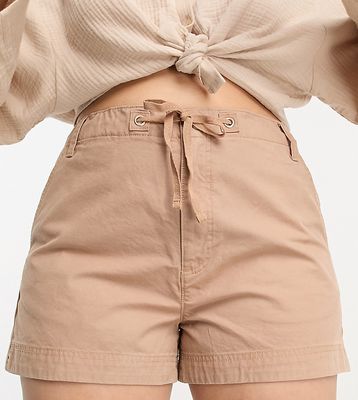 ASOS DESIGN Curve cargo shorts in tan-Brown