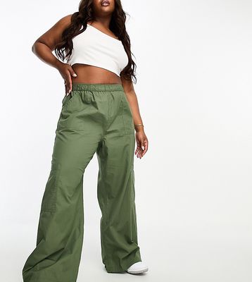 ASOS DESIGN Curve clean pull on cargo pants in khaki-Green