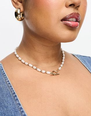 ASOS DESIGN Curve faux pearl necklace with T bar detail in gold tone