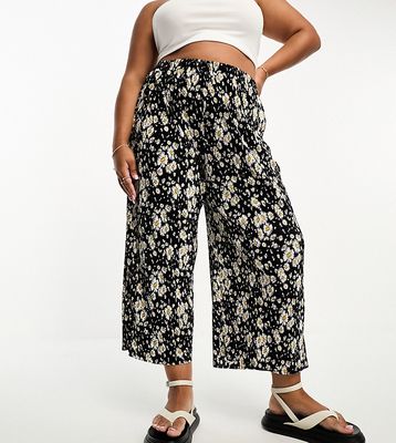 ASOS DESIGN Curve plisse wide leg culotte pants in dark based floral print-Multi