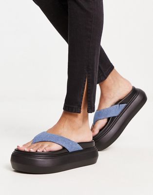 ASOS DESIGN Fiesty flatform toe thong in denim-Blue