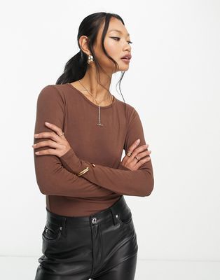 ASOS DESIGN fine knit long sleeve crew neck in chocolate-Brown