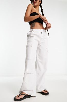 ASOS DESIGN Low Rise Relaxed Cargo Pants in Ivory