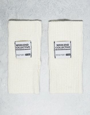 ASOS Weekend Collective palm warmers with woven badge-White