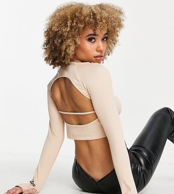 ASYOU long sleeve open back top with thumbholes in tan-Brown