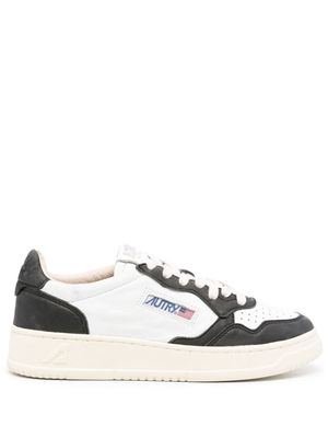Autry logo-patch leather sneakers - Black