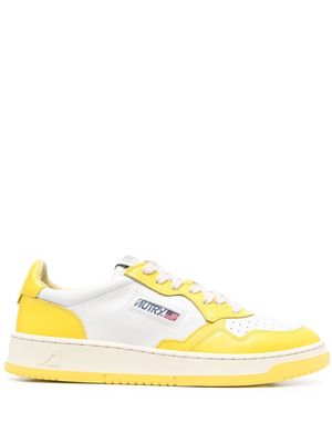 Autry logo-patch leather sneakers - Yellow
