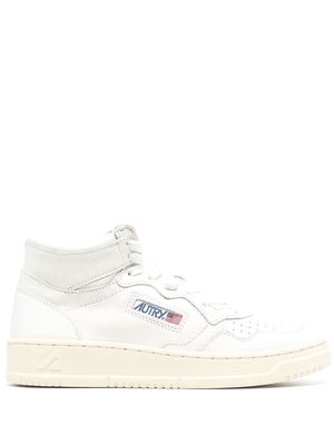 Autry Medalist logo-patch lace-up sneakers - White