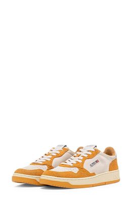 AUTRY Medalist Low Sneaker in Orange