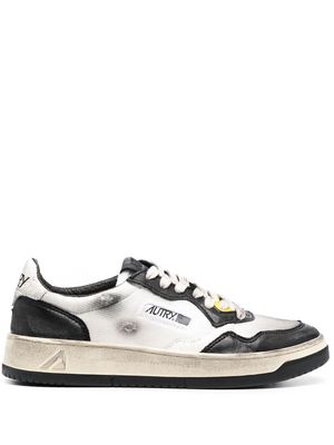 Autry vintage-finish low-top sneakers - Black