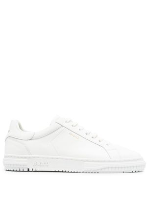 Axel Arigato logo-print lace-up sneakers - White