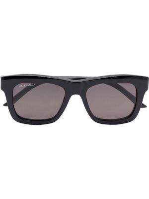 Balenciaga Eyewear logo plaque wayfarer-frame sunglasses - Black