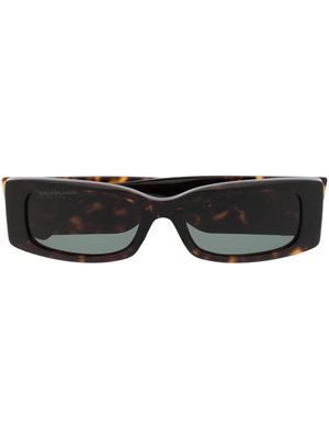 Balenciaga Eyewear logo-print arm detail sunglasses - Brown