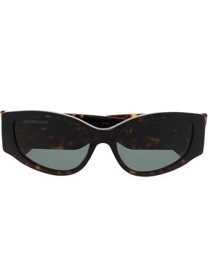 Balenciaga Eyewear logo-print biker sunglasses - Brown