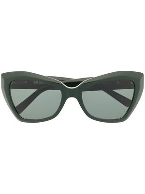 Balenciaga Eyewear monogram-plaque butterfly sunglasses - Green
