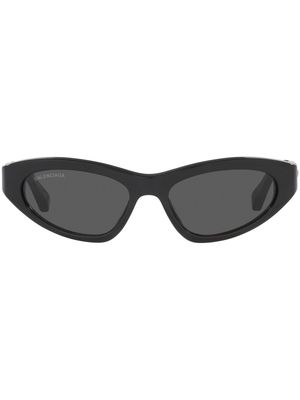 Balenciaga Eyewear twisted-arm cat-eye sunglasses - Black