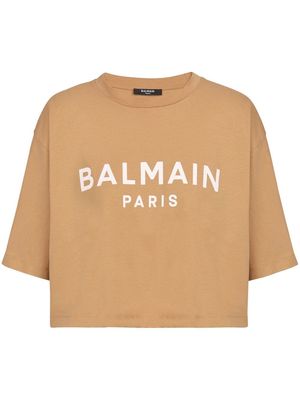 Balmain logo-print cropped cotton T-shirt - Brown