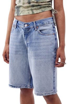 BDG Urban Outfitters Jack Low Rise Longline Denim Shorts in Mid Vintage