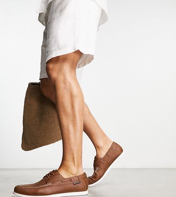Ben Sherman wide fit boat shoes in tan-Brown