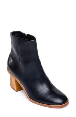 BERNARDO FOOTWEAR Nantucket Bootie in Black