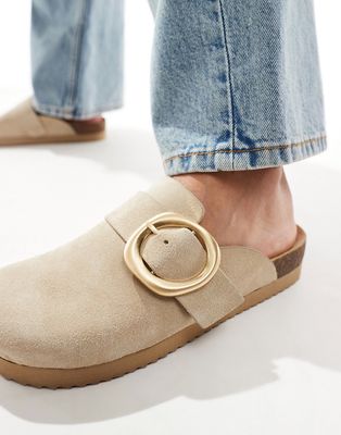 Bershka buckle detail flat mules in sand-Neutral