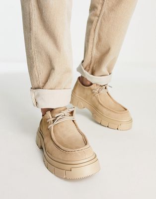 Bershka chunky leather shoes in camel-Neutral