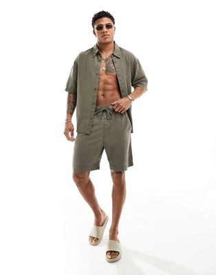 Bershka linen look shorts in khaki - part of a set-Green