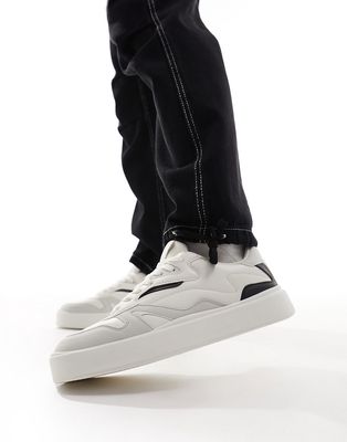 Bershka stitch detail contrast backtab sneakers in white