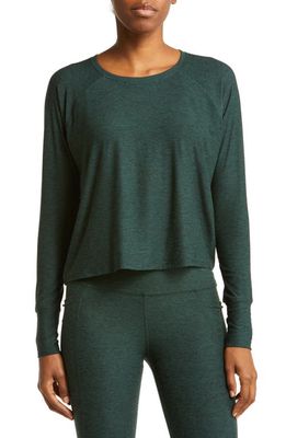 Beyond Yoga Featherweight Long Sleeve T-Shirt in Forest Green - Pine