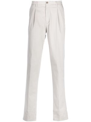 Boglioli pleat-detailing cotton chino trousers - White