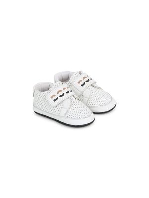 BOSS Kidswear logo-print calf-leather slippers - White