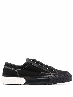 Both textured-sole sneakers - Black