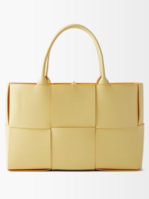 Bottega Veneta - Arco Medium Intrecciato-leather Tote Bag - Womens - Beige