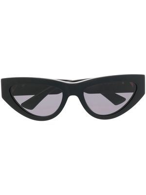 Bottega Veneta Eyewear thick cat-eye frame sunglasses - Black