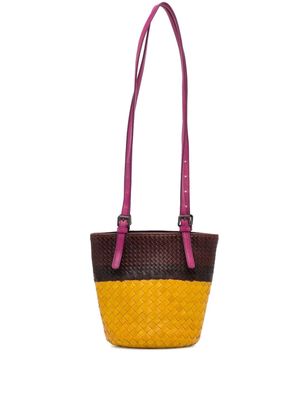 Bottega Veneta Pre-Owned small Intrecciato long straps bucket shoulder bag - Yellow