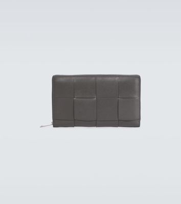Bottega Veneta Zipped Intreccio leather wallet