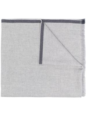 Brunello Cucinelli contrast-trim frayed-edge scarf - Grey