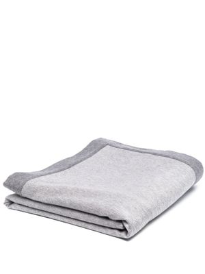 Brunello Cucinelli contrasting-trim cashmere blanket - Grey