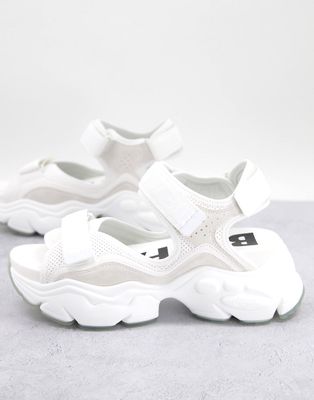 Buffalo chunky sandals in white