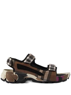 Burberry Arthur check-pattern sandals - Brown