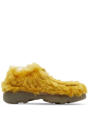 Burberry Equestrian Knight shearling derby shoes - Yellow