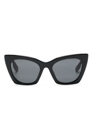 Burberry Eyewear logo-lettering plaque tinted sunglasses - Black