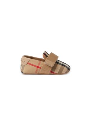 Burberry Kids check-print touch-strap crib shoes - ARCHIVE BEIGE IP CHK