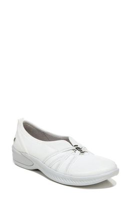 BZees Niche Slip-On Shoe in Bright White Ribbed Sparkle