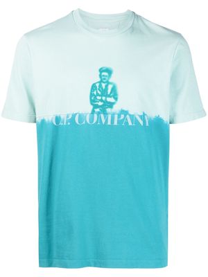 C.P. Company gradient-effect logo-print T-shirt - Blue