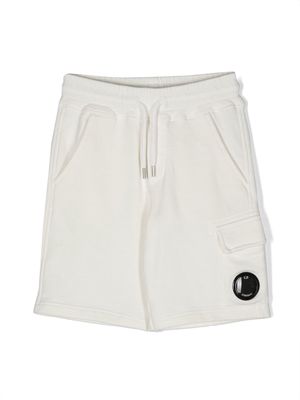 C.P. Company Kids logo-plaque cotton shorts - White