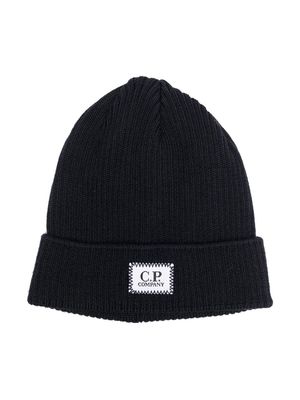 C.P. Company Kids TEEN logo-patch beanie - Blue