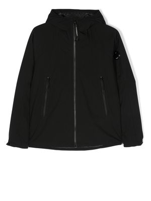C.P. Company Kids TEEN logo-patch hood jacket - Black