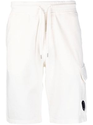 C.P. Company Lens-detail cargo shorts - White